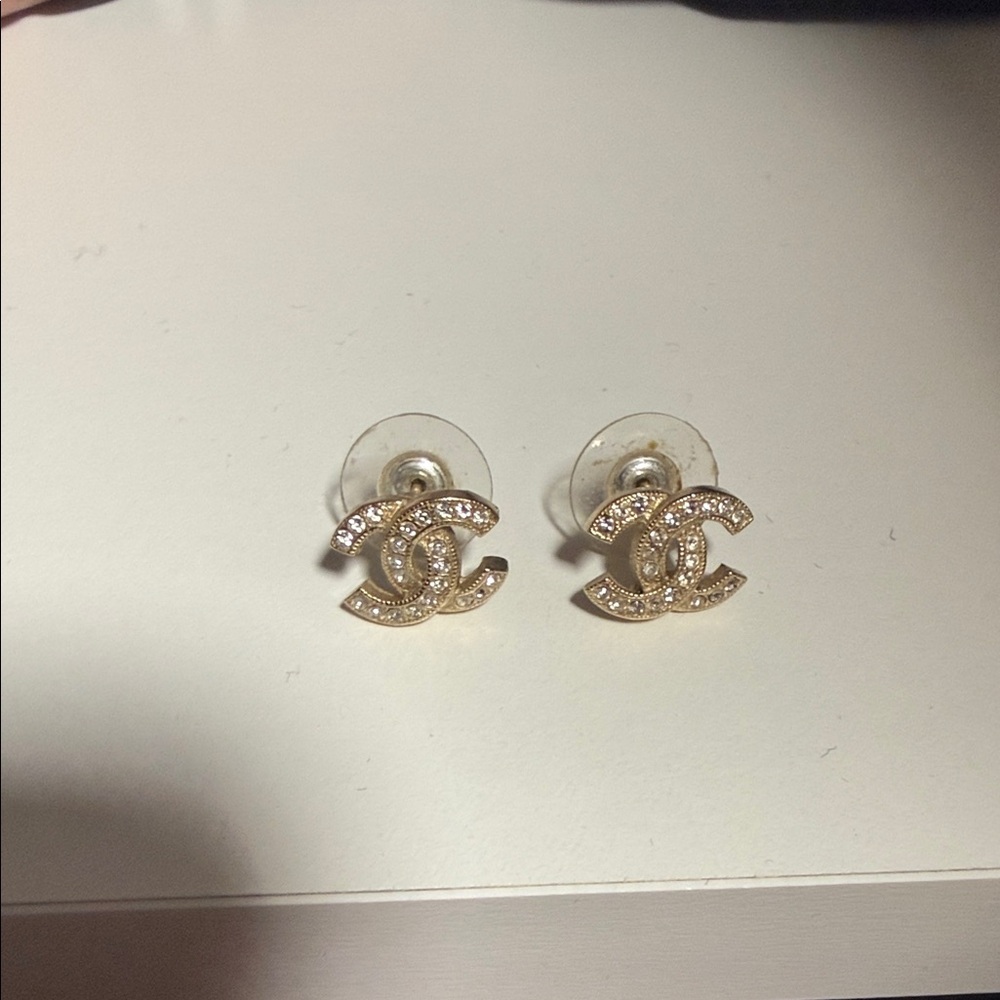 Chanel CC stud Earrings